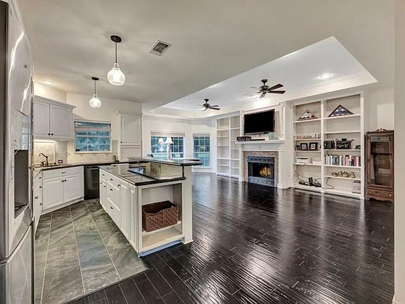 3rd image of 206 Cascade Ct