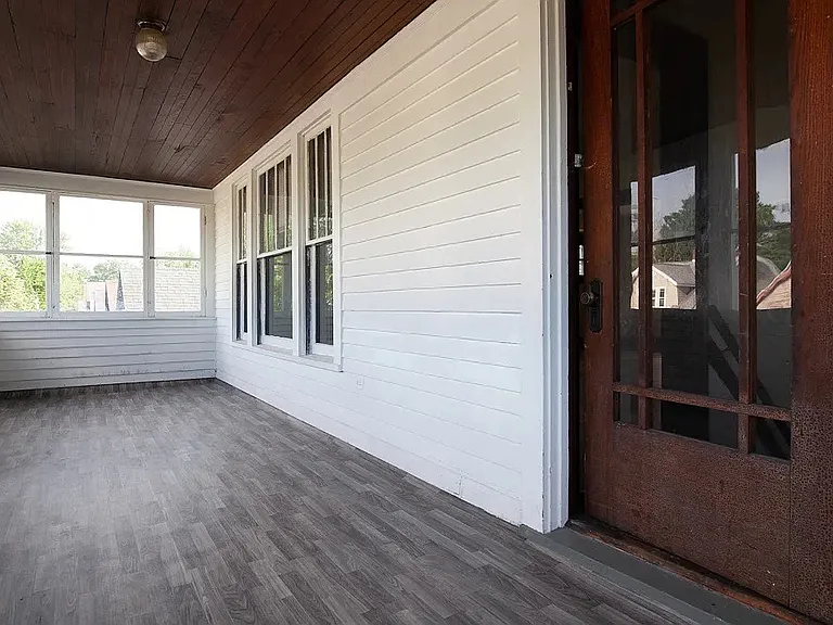 908 Forsythe St — Photo 2