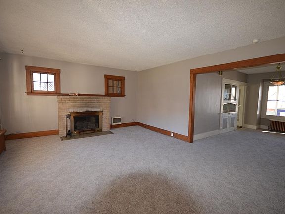 2nd image of 805 E 11th St