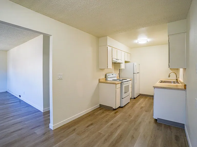 704 N Broadway St — Photo 21