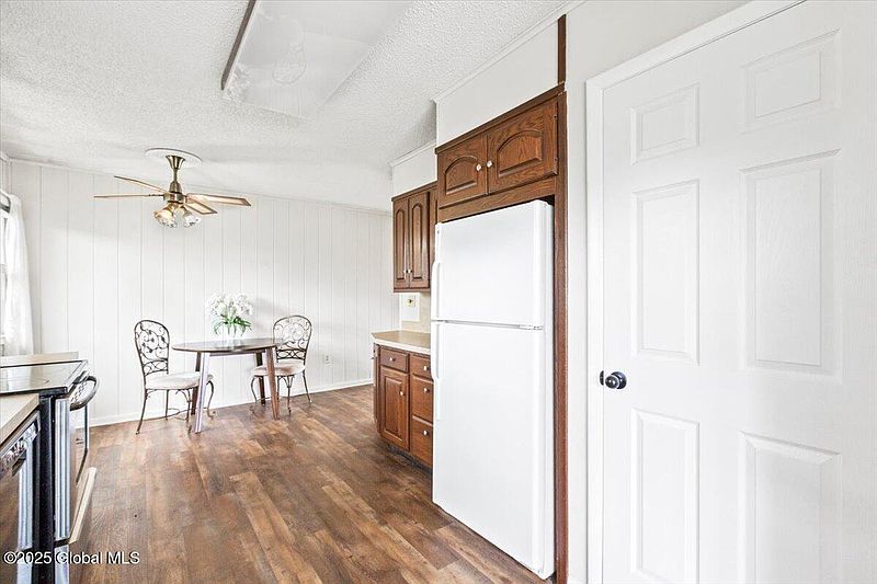 3rd image of 19 Valleyview Drive