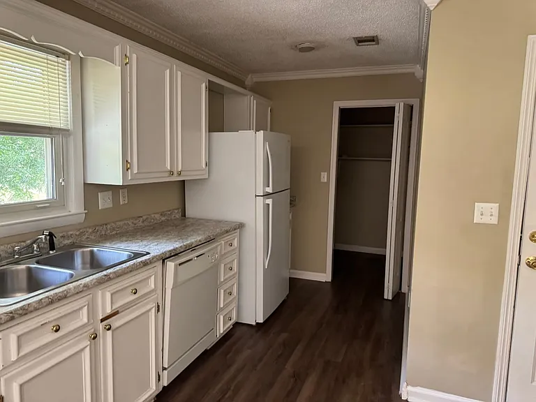 121 Herty Dr — Photo 11