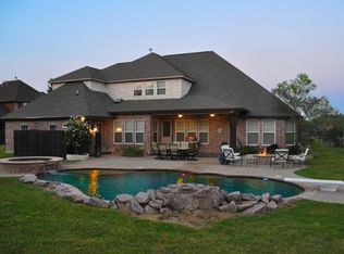 145 Spring Grove Dr, Waxahachie, TX 75165