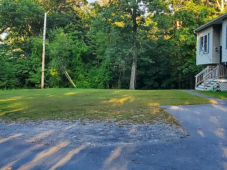 Parking for 4 cars