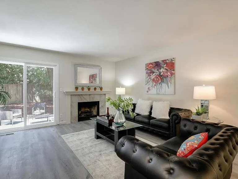 139 Brenton Ct — Photo 3