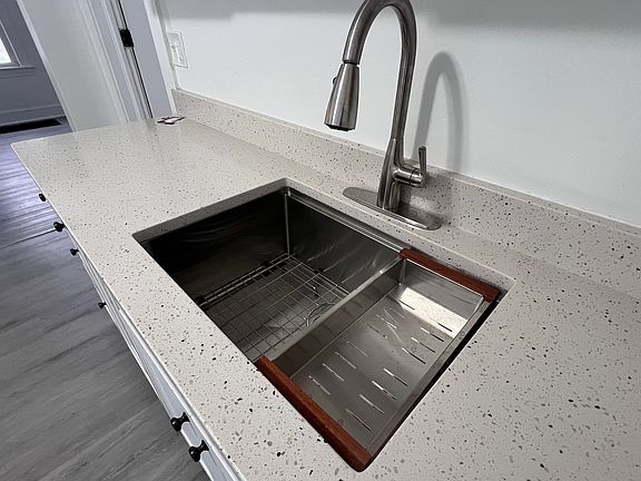 4th image of 4302 W 30th St Unit 1