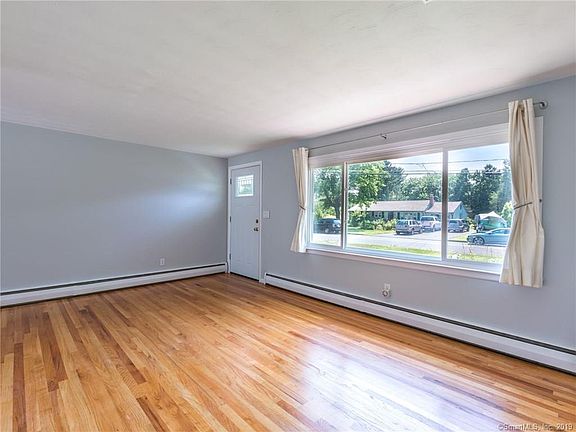 3rd image of 115 Hilton Dr