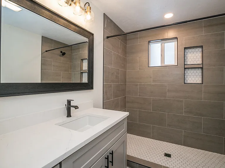 2308 S Lima St — Photo 16