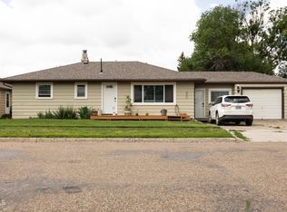 505 3rd St NE, Watford City, ND 58854
