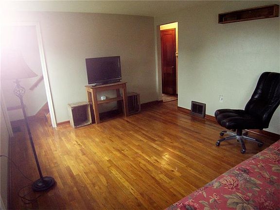 5th image of 713 McArthur Dr