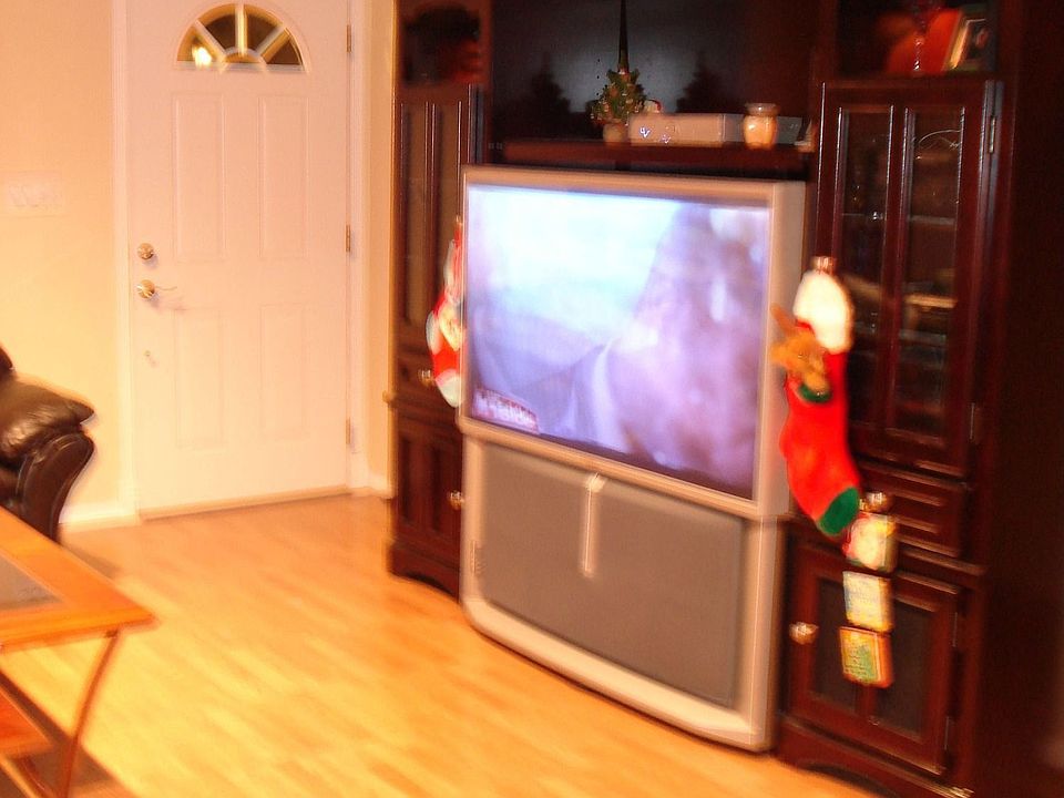 2nd image of 1047 W Olive St