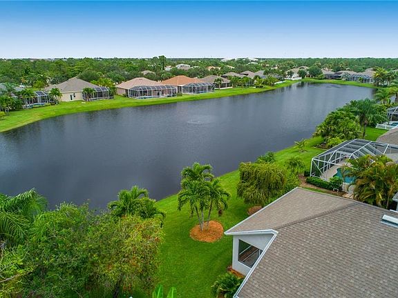 2nd image of 332 NW Emilia Way