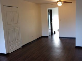 419 Inland Dr APT 2B, Wheeling, IL 60090