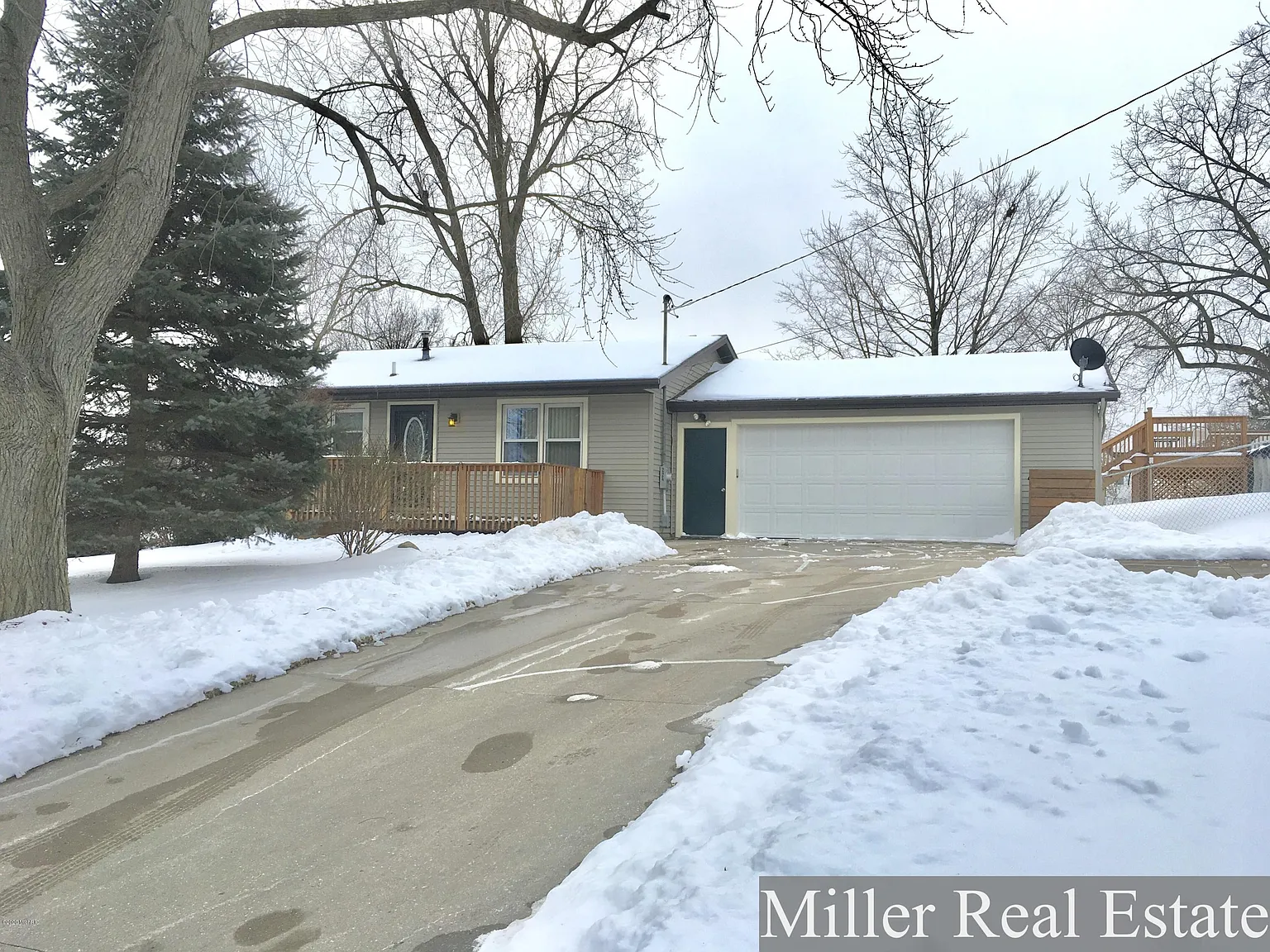 224 W Amy St photo 1