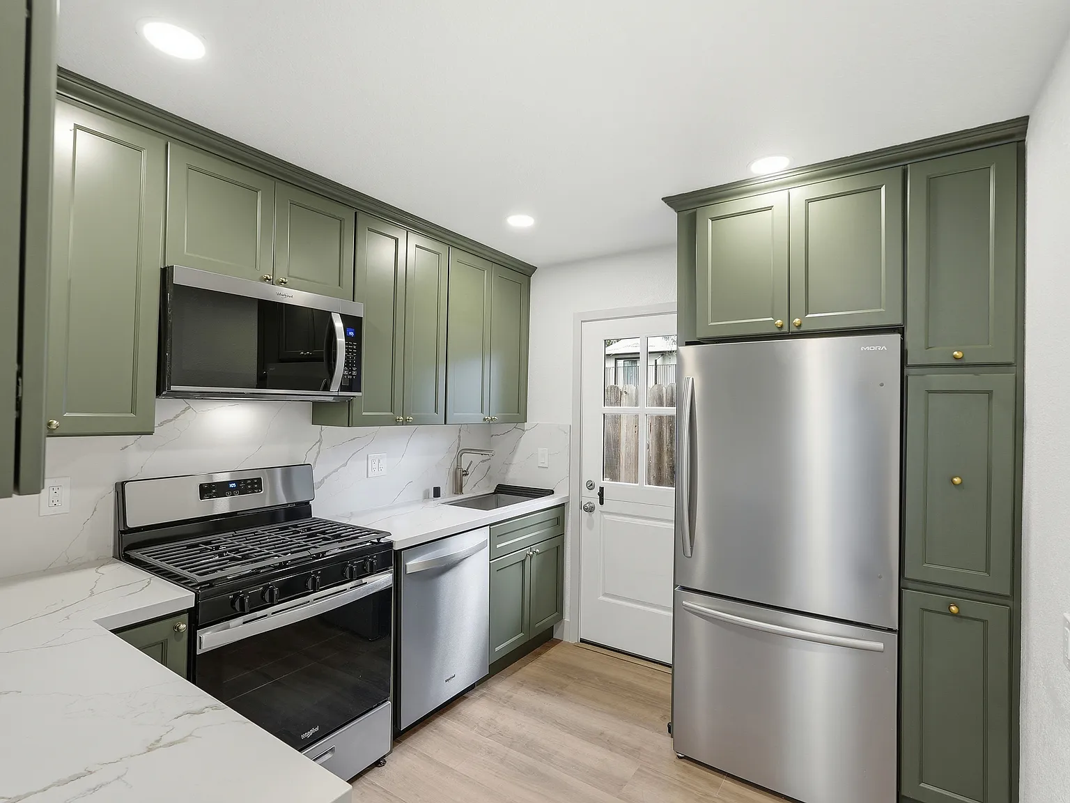 2 bed, 750 sqft, $2,000 — Photo 1