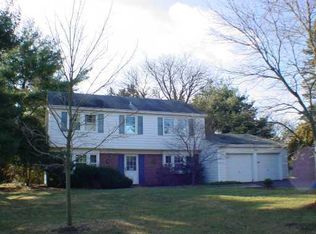 10 Webster Rd, Somerset, NJ 08873