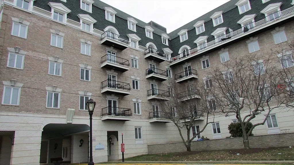 2 bed, 2.0 bath, 1178 sqft, $3,700 — Photo 3