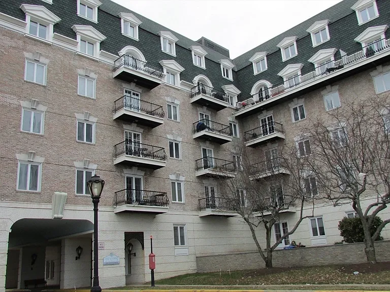 100 Marina Dr #508 — Photo 3