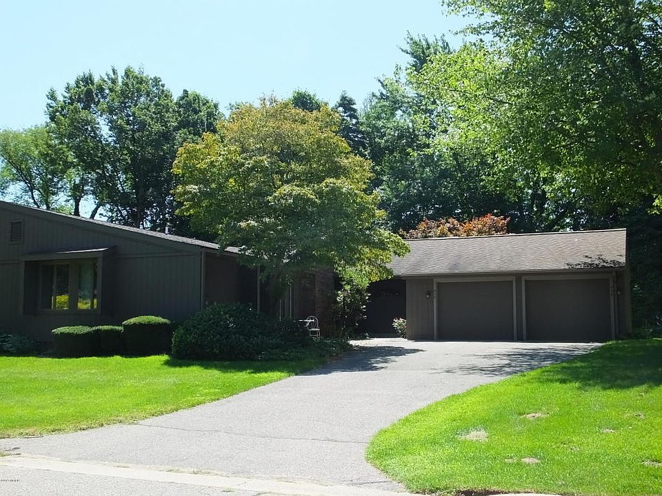 1st image of 838 Brook Village Ct