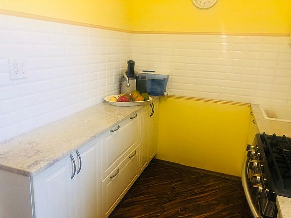 5th image of 3060 Edwin Ave APT 5F