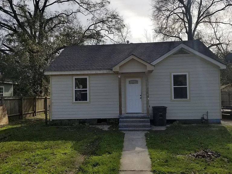 3888 Charles St — Photo 23