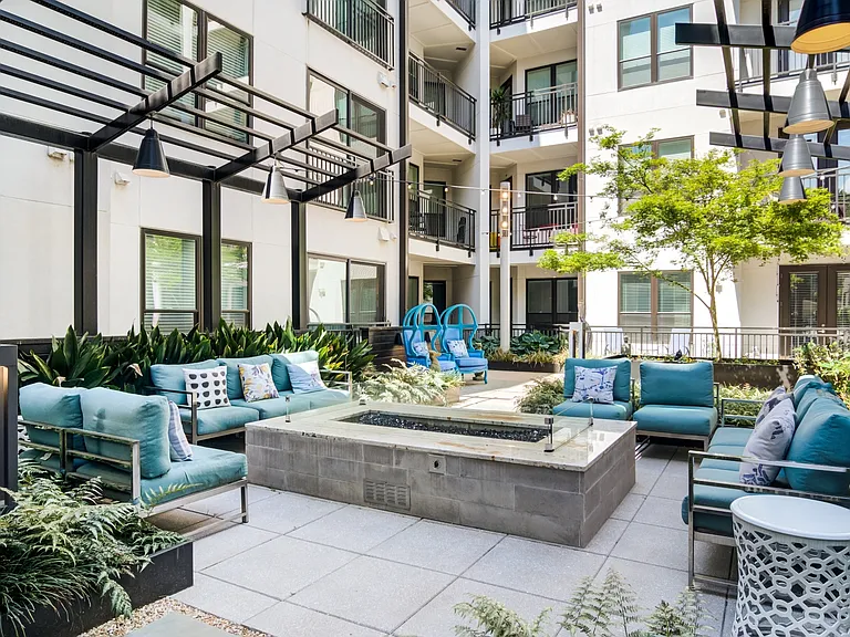 Axis Midtown — Photo 30