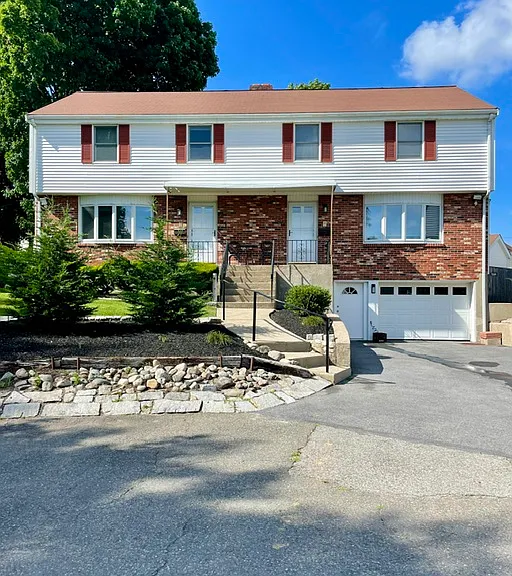 84 Hawthorne St — Photo 1
