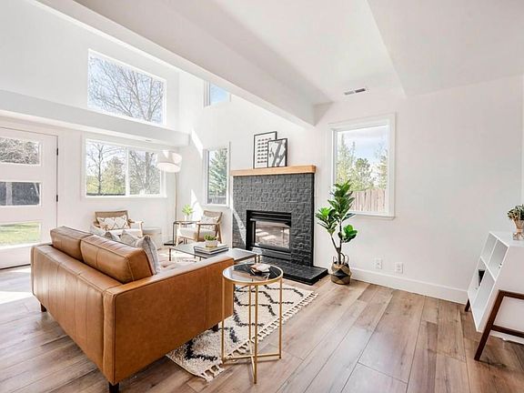 3rd image of 2317 Calumet Cir
