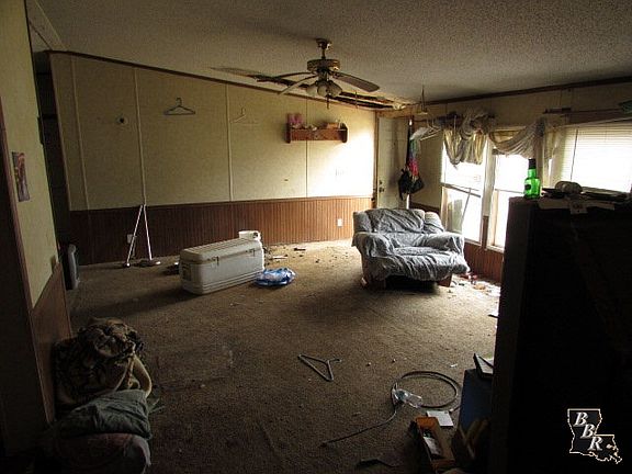 3rd image of 291 Louise Ln