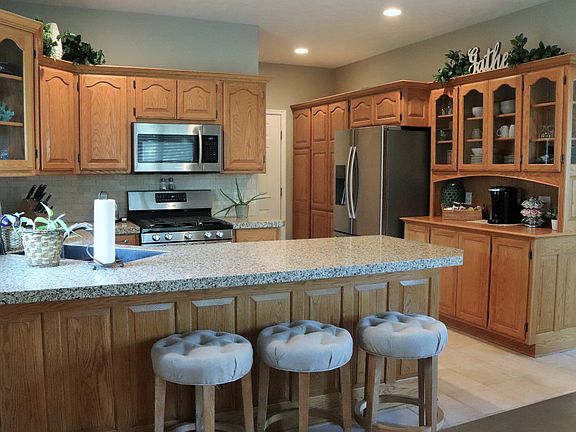 5th image of 612 Thornbird Dr