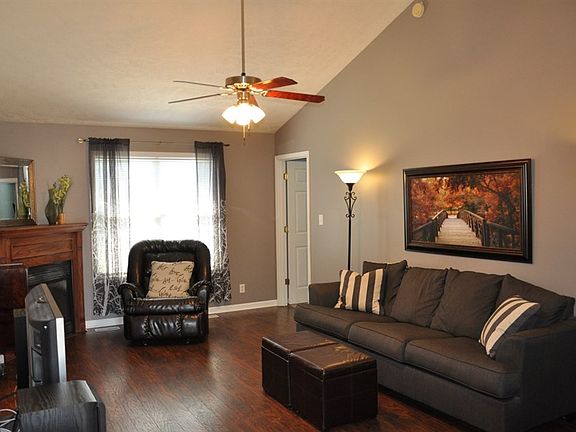2nd image of 5132 Hedera Dr