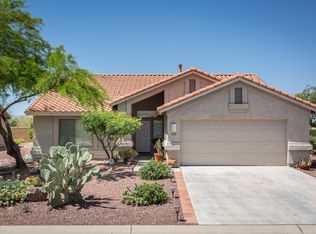 969 N Rhodes Dr, Green Valley, AZ 85614