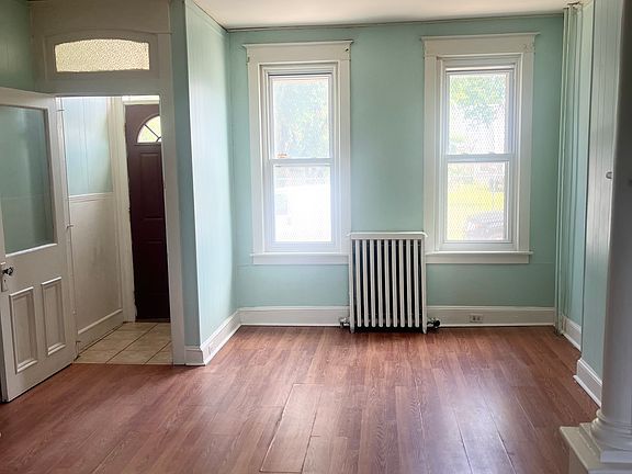 2nd image of 634 W Indiana Ave