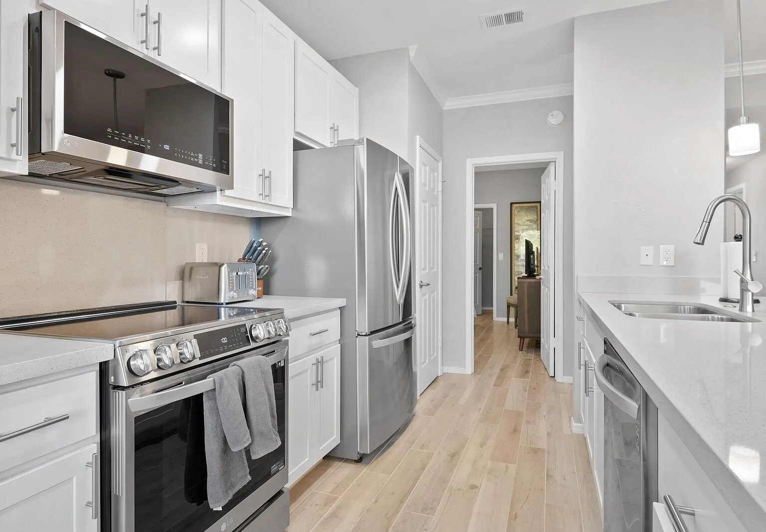 2 bed, 1158 sqft, $2,295 — Photo 3
