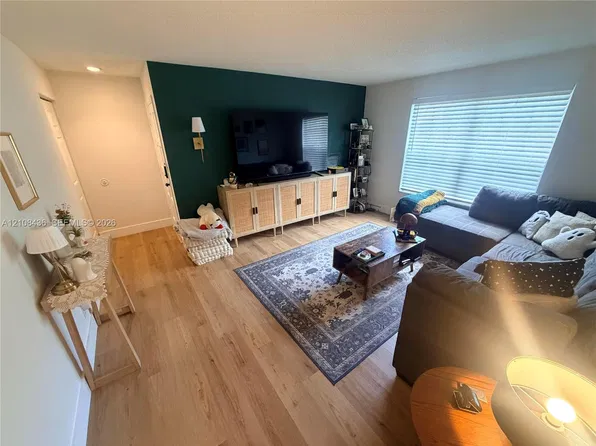 420 NW 70th Ave APT 126, Plantation, FL 33317