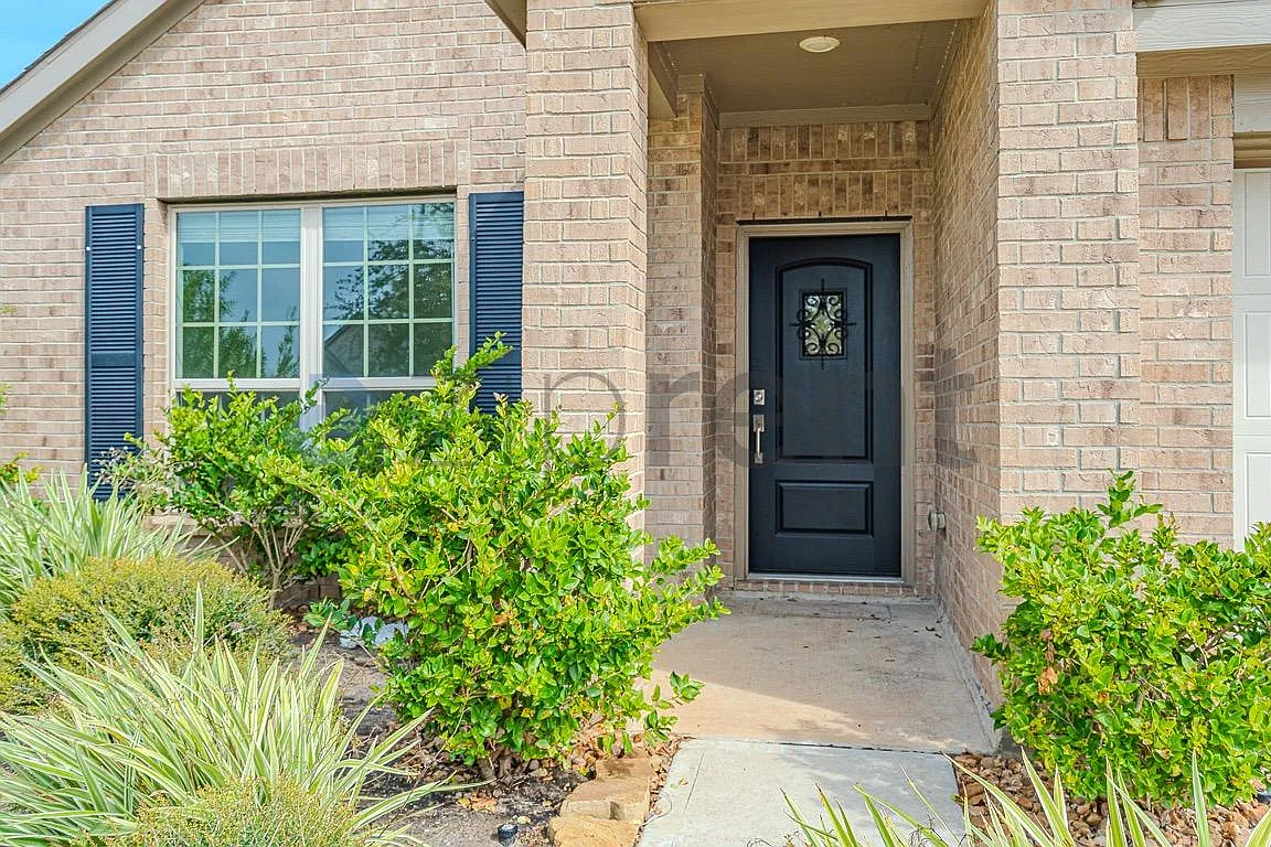 4 bed, 1932 sqft, $2,250 — Photo 4
