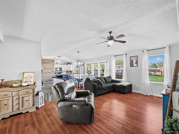 5th image of 222 Strawberry Hill Estate Dr
