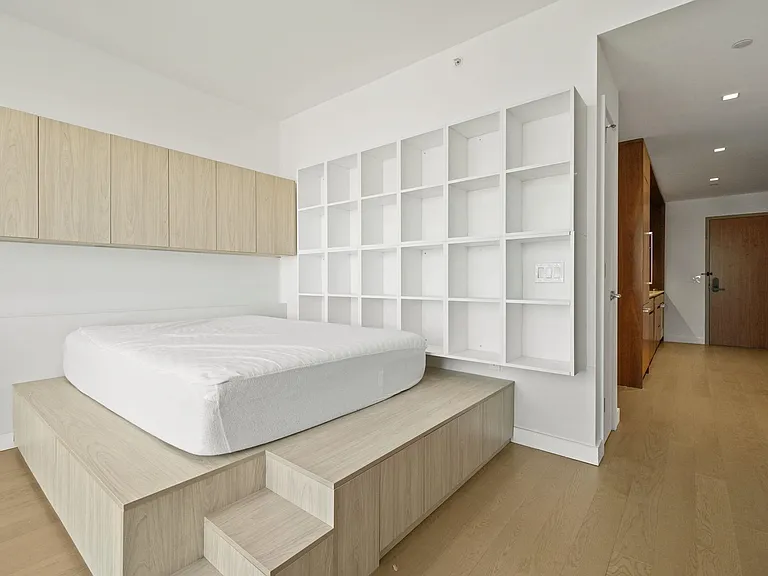 75 Park Ln S #1805 — Photo 1