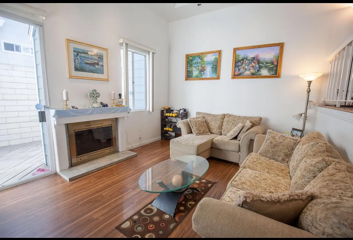 Building Photo - Viana Ave