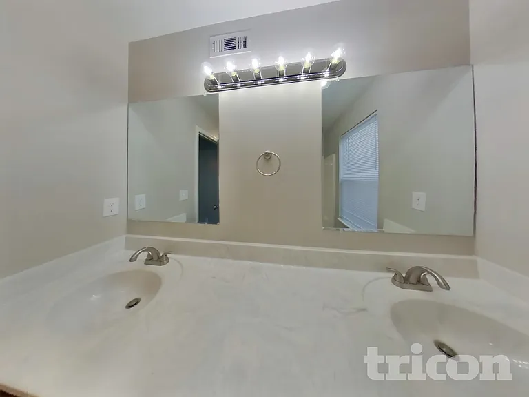 3247 Creekshore Dr — Photo 9