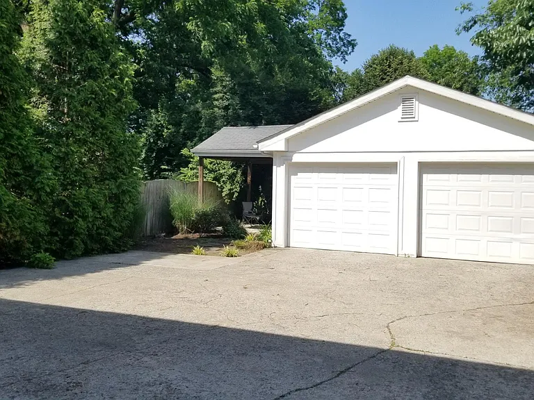 1125 Fontaine Rd — Photo 3