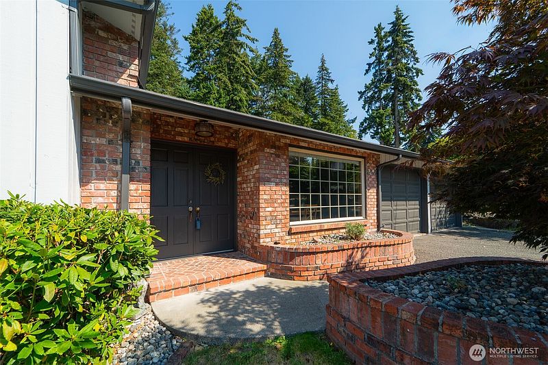 5th image of 3011 SE Regent Street