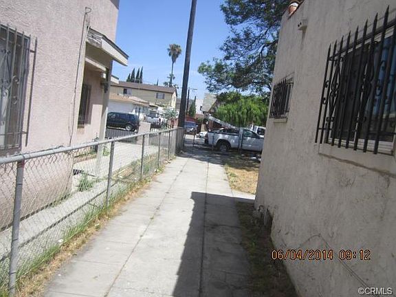 2nd image of 942 W 65th St