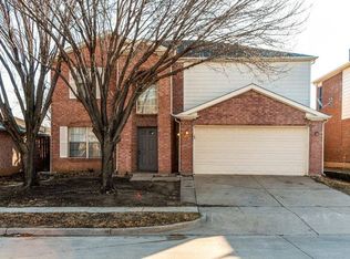 1233 Cheyenne Ct, Saginaw, TX 76131