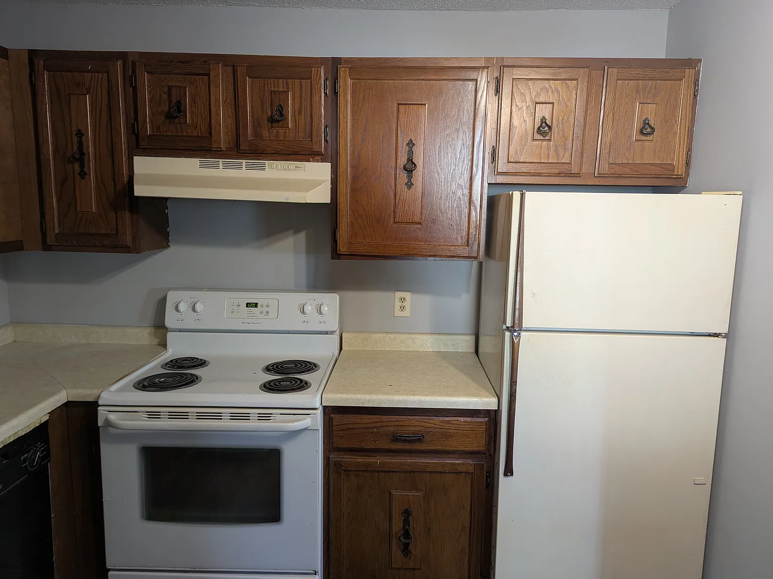 1 bed, 1.5 bath, 1100 sqft, $1,181 — Photo 2