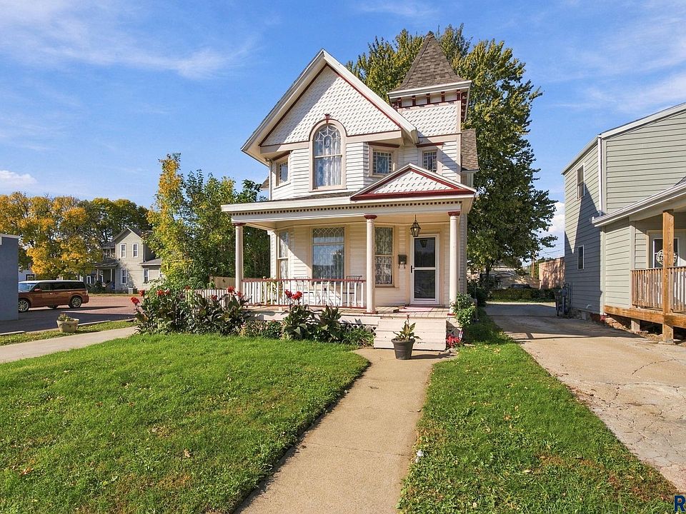 1st image of 223 S Prairie Ave