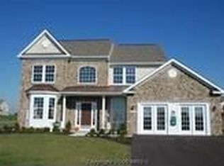 1189 E Pebblebrook Dr, Greencastle, PA 17225