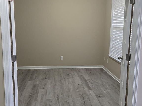 2nd image of 805 Keystone Park Dr