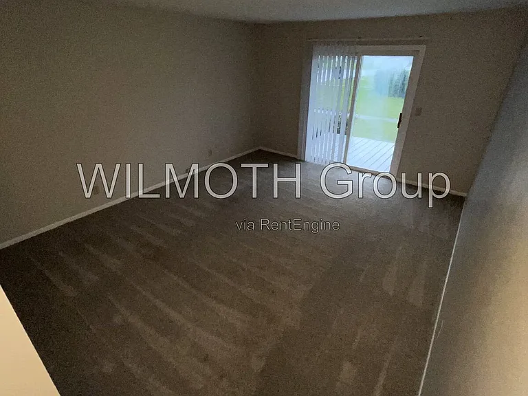 943 W McKay Rd — Photo 8