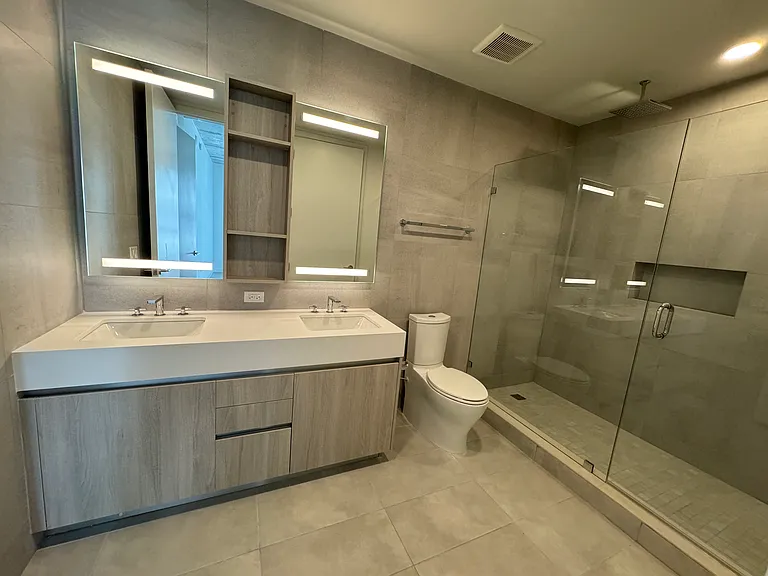 138 NW 31st St #B — Photo 14